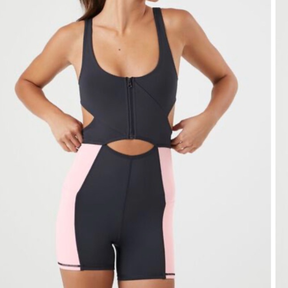 NWT FOREVER 21 ACTIVE COLORBLOCK CUTOUT ROMPER IN BLACK & COUNTRY CLUB PINK SZ M